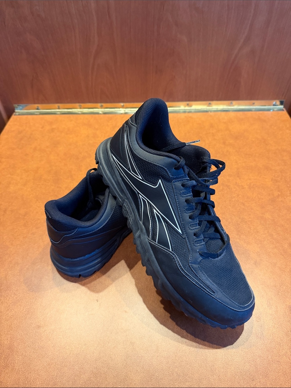 Men’s 13 Reebok tennis shoes black- nearly new